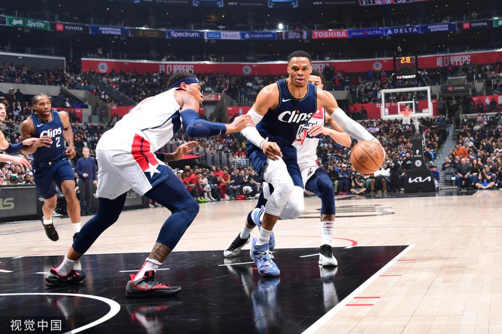 罗马诺：曼联和纽卡斯尔都在谈谢什科，但决定权在球员自己.