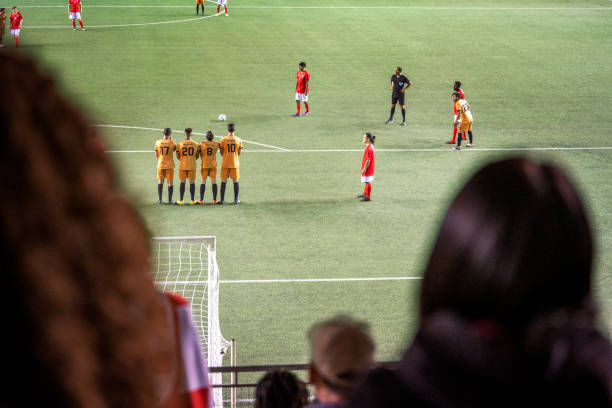 德泽尔比谈和埃梅里吵架：他抱怨我的球员，管好自己的就行了.