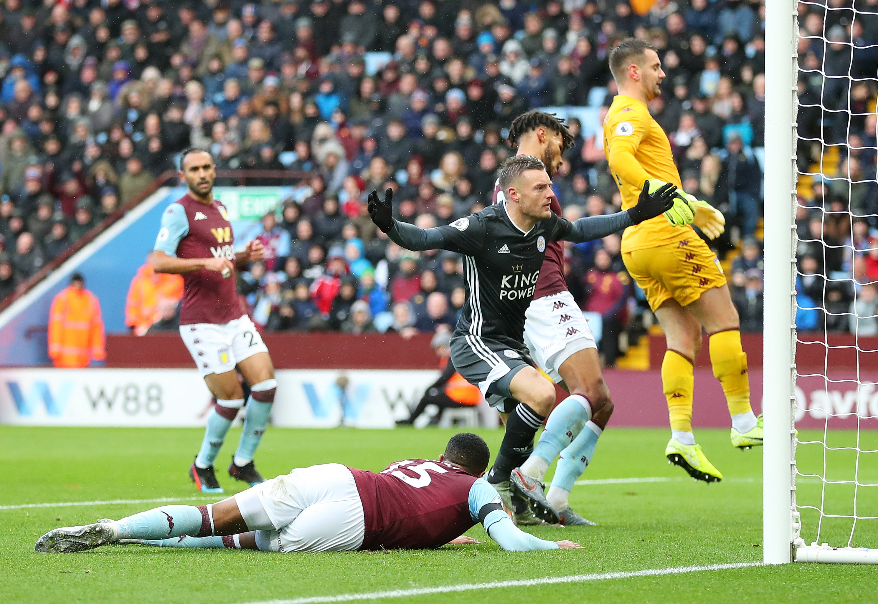 及社交媒体 及社交媒体