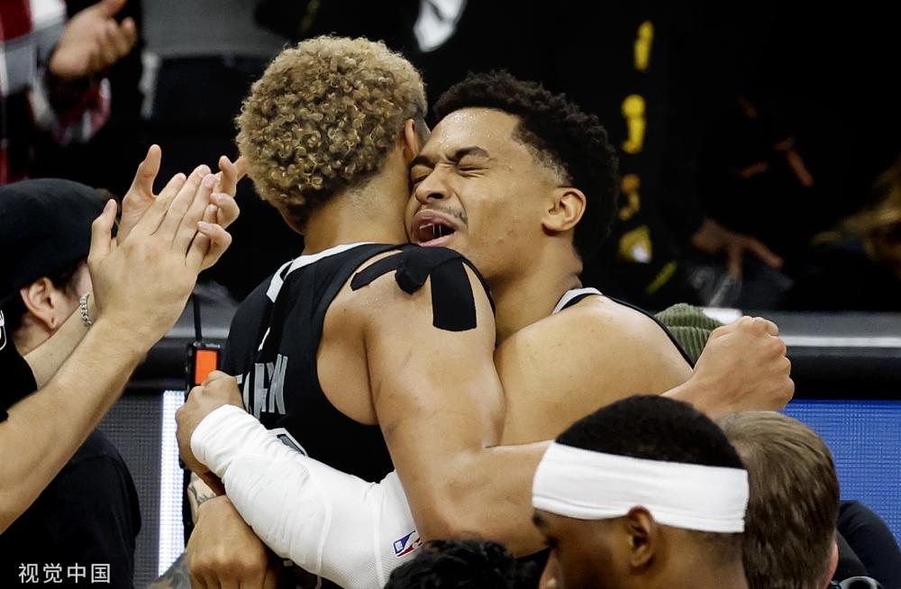 尤文图斯必 尤文图斯必