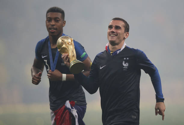 荷媒：新赛季荷兰联赛将实行新规，球童不得将球直接交给场上球员.