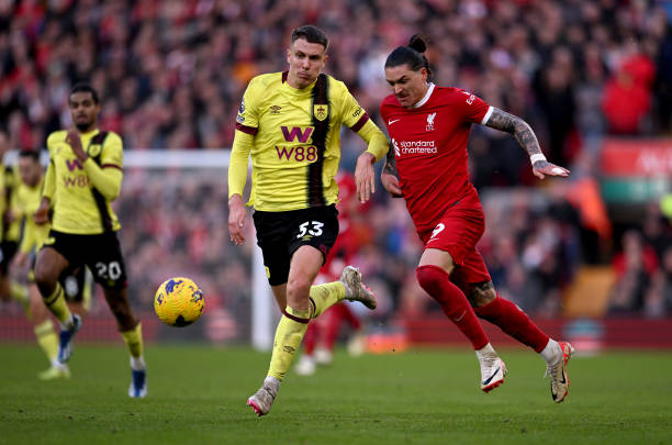 记者：拜仁退出沃尔特马德的谈判，全力推进签下迪亚斯的交易.