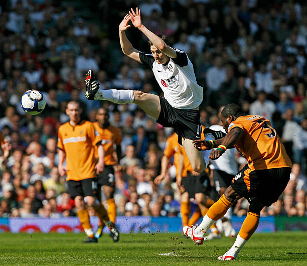 名记：切尔西正与多家公司谈胸前广告赞助，每年价值6000万镑.