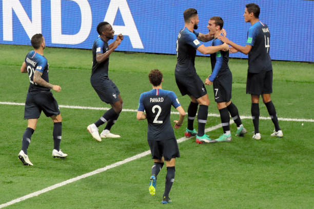 世界报：皇马加速推进A费转会，想带其出战世俱杯.